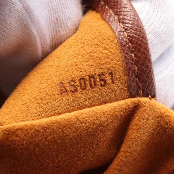 LOUIS VUITTON Brown Monogram Leather Shoulder Bag - Picture 5 of 7